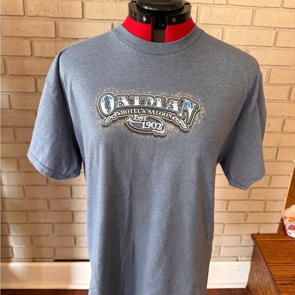 Gildan Blue Graphic Tee, oatman hotel and saloon size large, excellent con